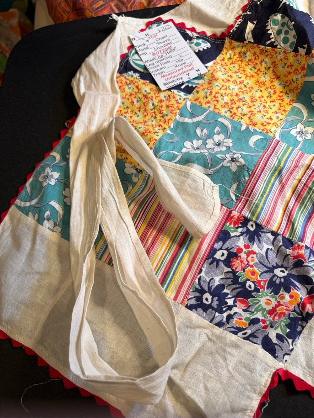 Vintage 1940’s Patchwork Quilted apron in Multicolor. FF